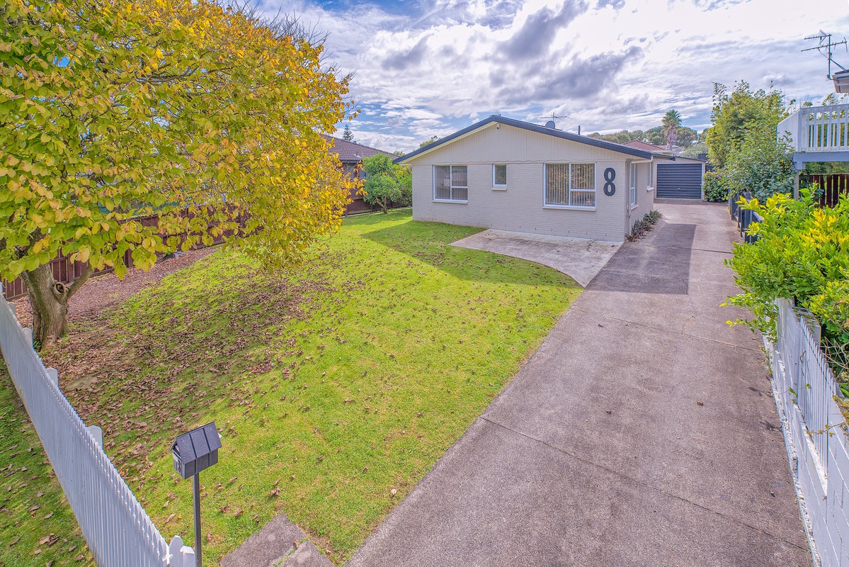 8 Waimahia Avenue, Weymouth, Auckland - Carousel 1