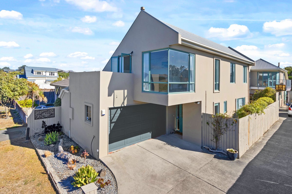 52 Marine Parade, North New Brighton, Christchurch - Carousel 1