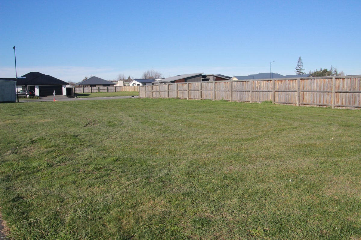 2 Picadilly Avenue, Casebrook, Christchurch - Carousel 1