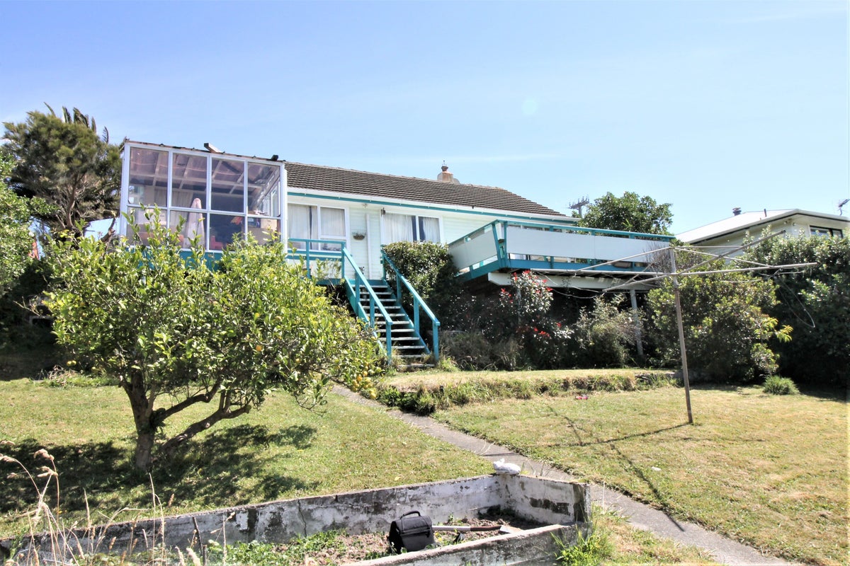 32 Pikarere Street, Titahi Bay, Porirua - Carousel 2