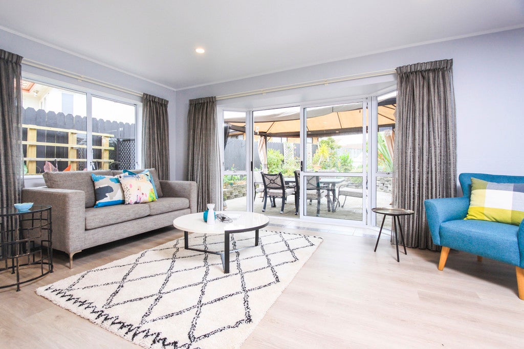 2/30 Edendale Road, Somerville, Manukau - Carousel 1