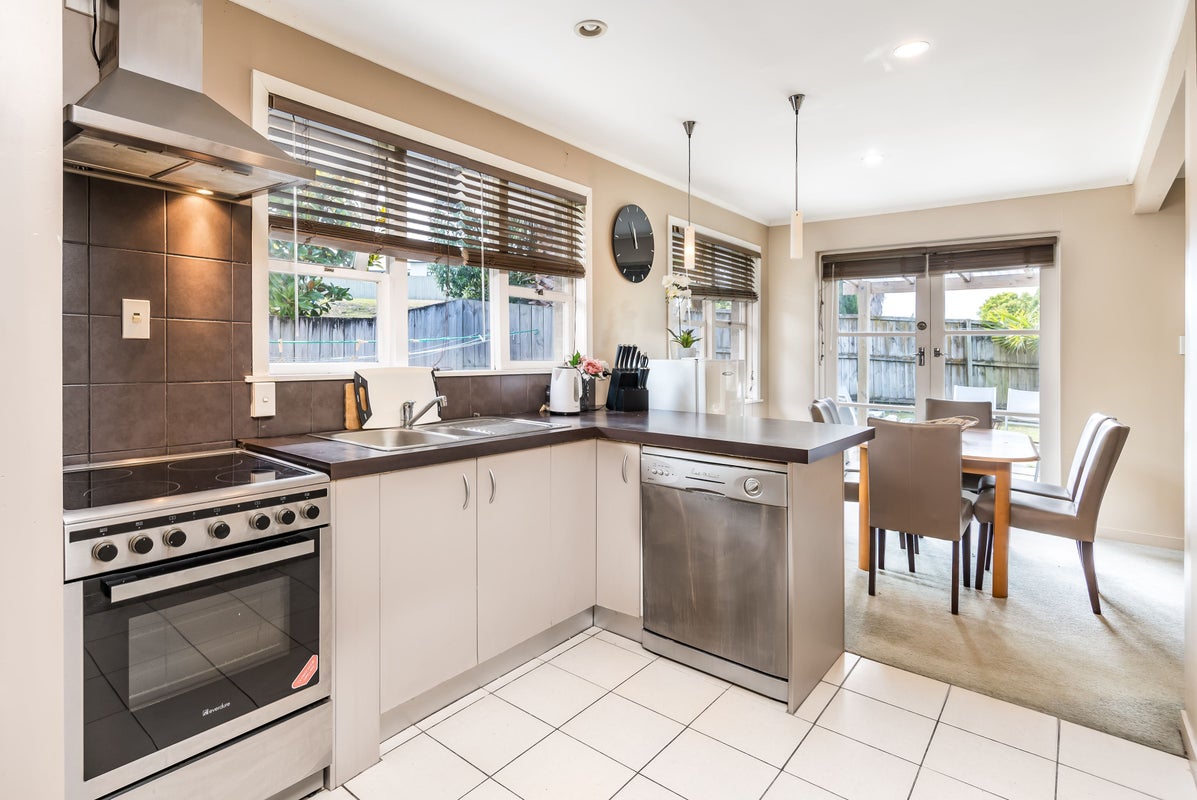 165 Hibiscus Coast Highway, Red Beach, Whangaparaoa - Carousel 2