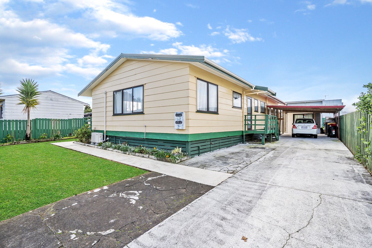 26 Templeton Place, Clendon Park, Auckland - Carousel 1