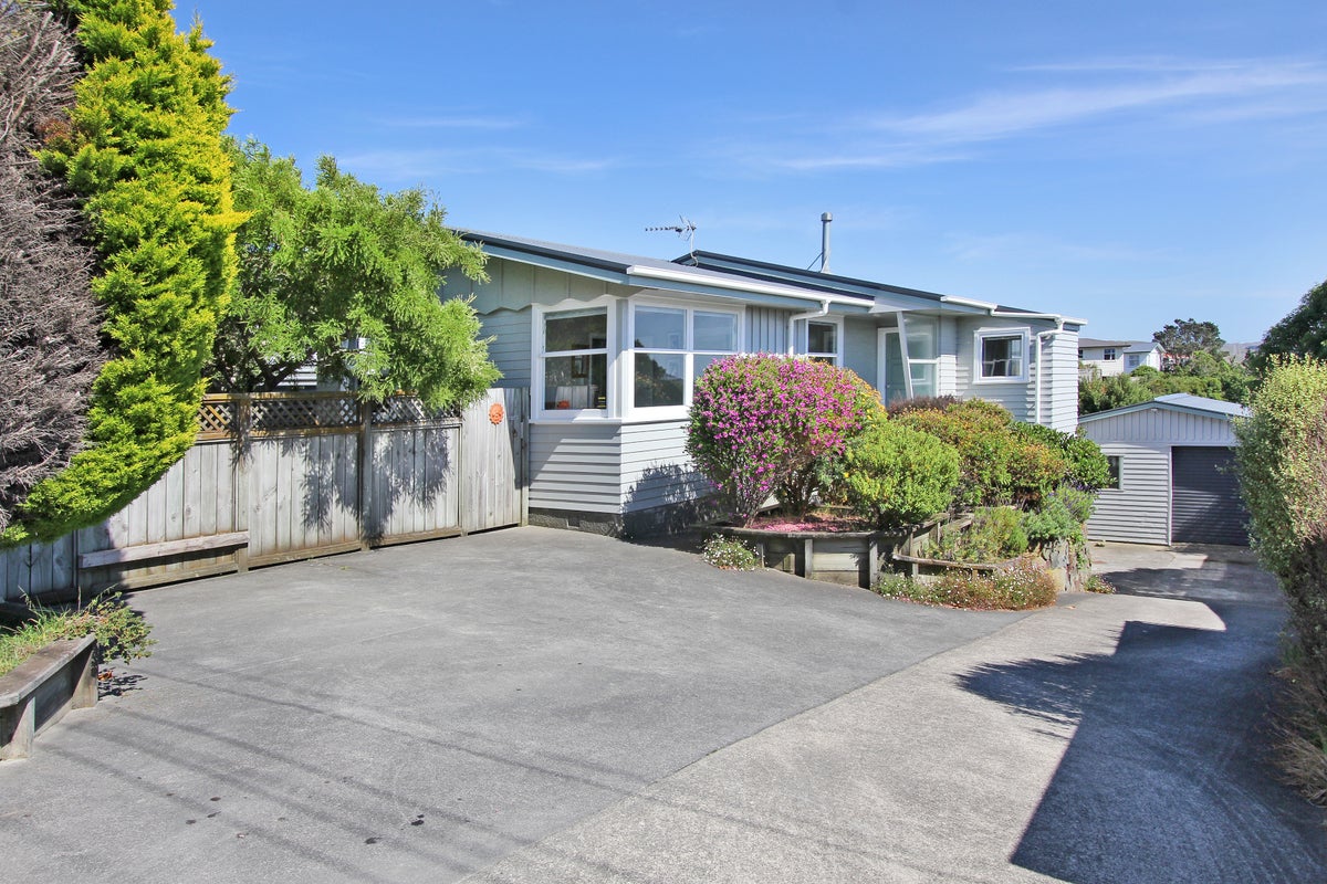 94 Bracken Road, Paparangi, Wellington - Carousel 1