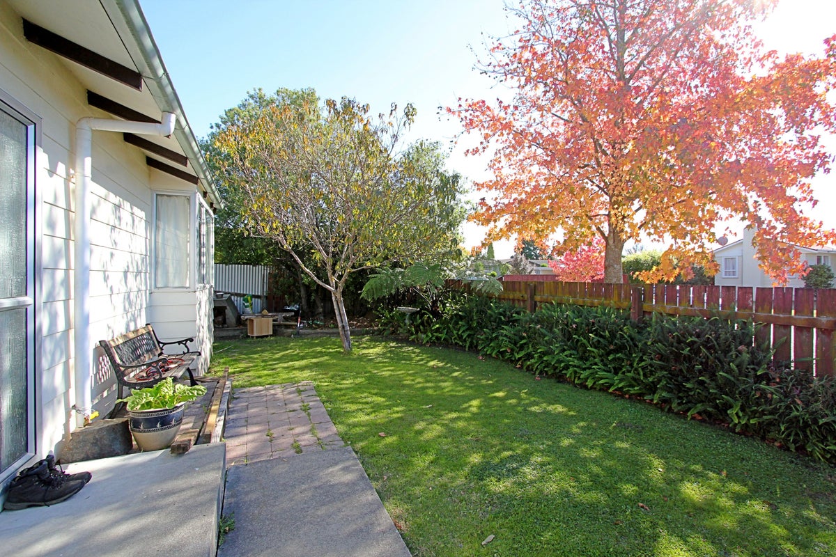 25A Lyttelton Crescent, Tamatea, Napier - Carousel 1