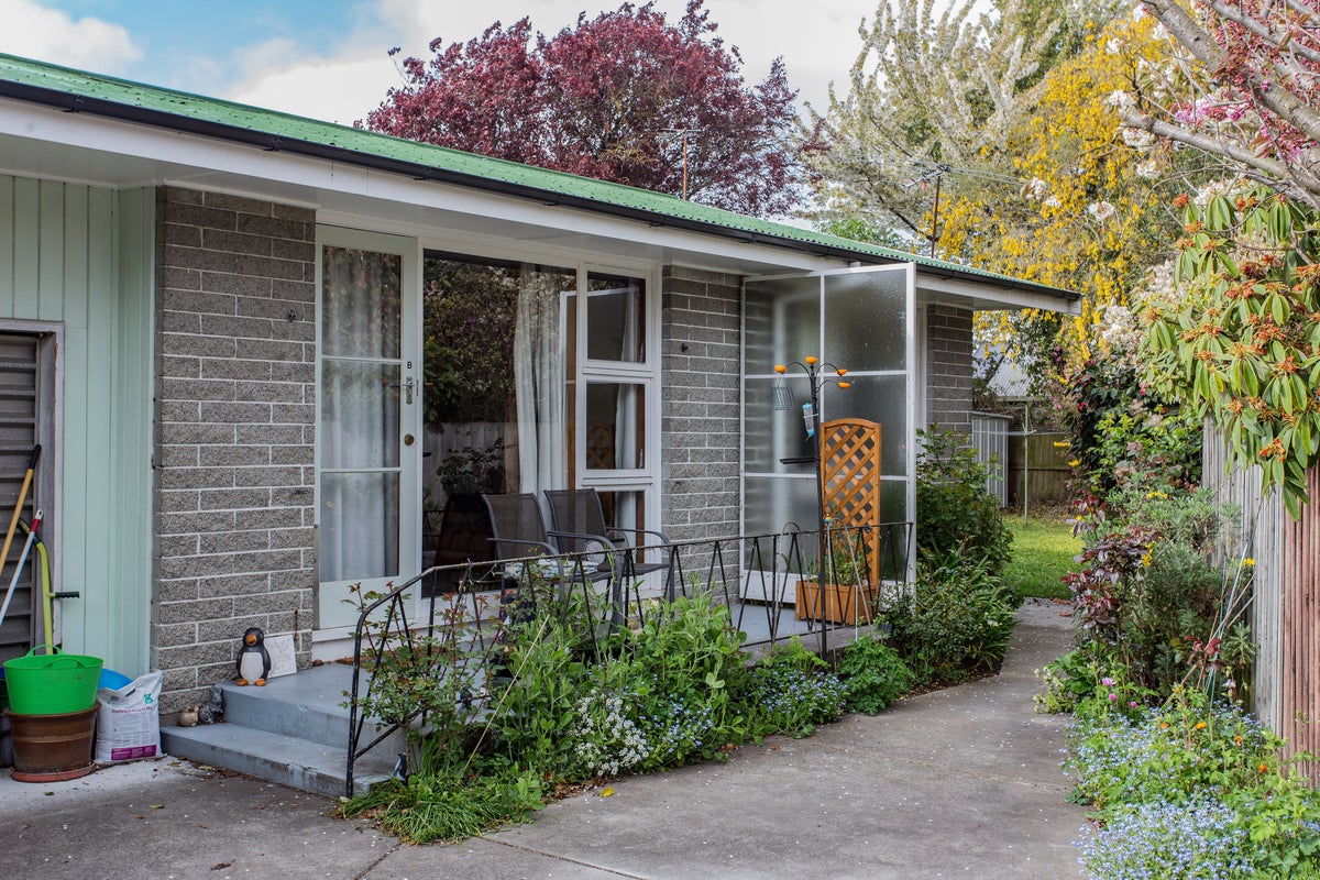 2/155 Brookside Terrace, Bryndwr, Christchurch - Carousel 2