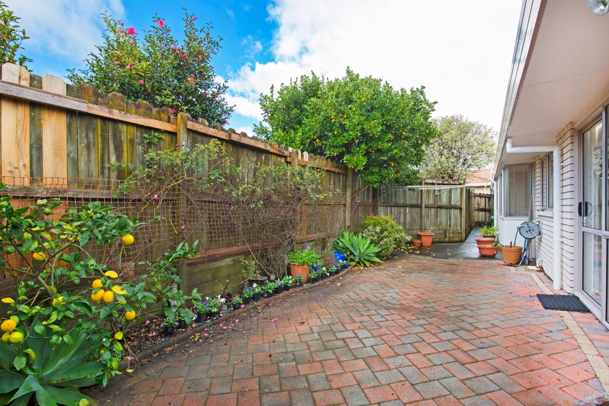 1/16 Keswick Close, Northpark, Auckland - Carousel 10