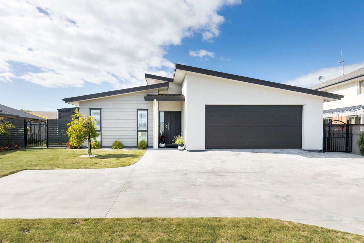 24 Dogwood Way, Milson, Palmerston North - Carousel 1