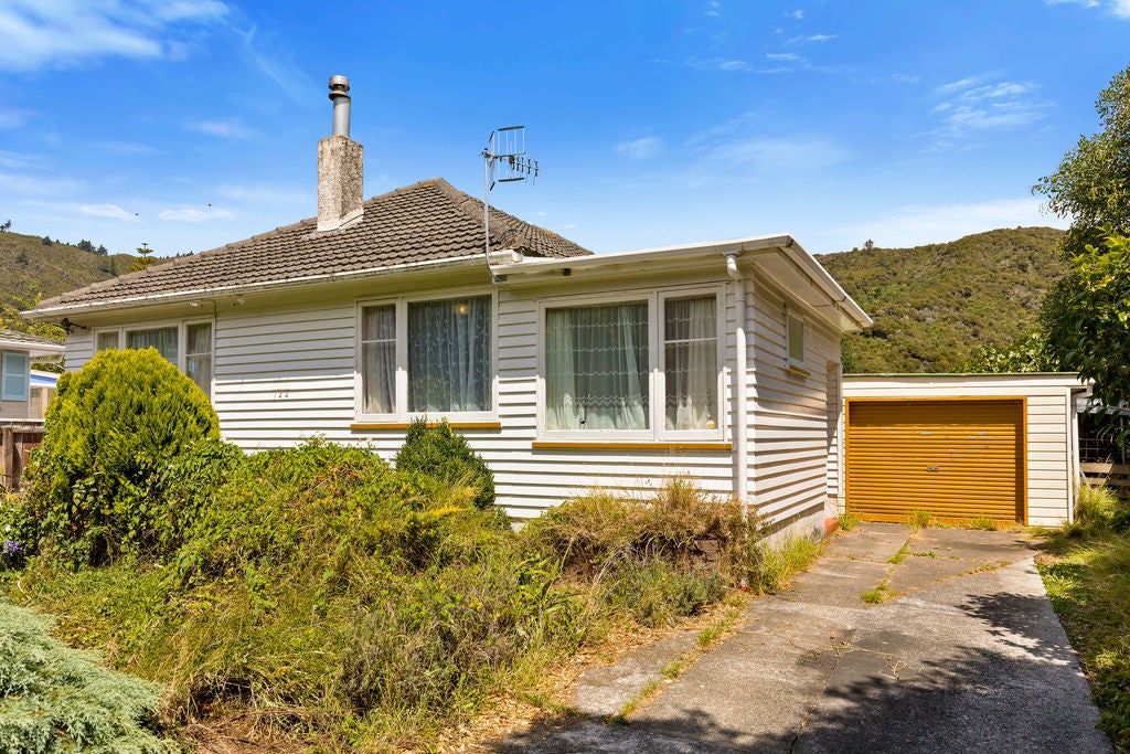 142 Rata Street, Naenae, Lower Hutt - Carousel 1