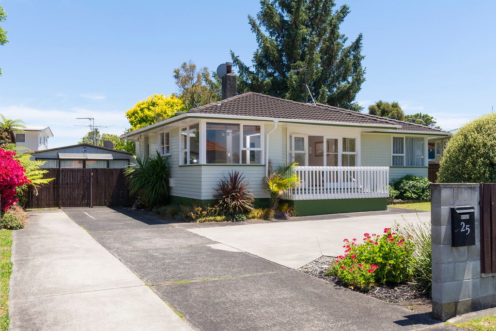 25 Whitford Road, Howick, Auckland - Carousel 1