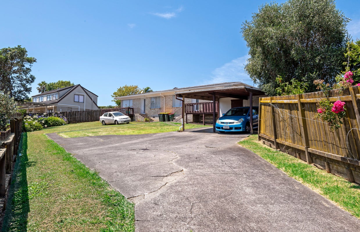 2/6 Clunie Place, Highland Park, Auckland - Carousel 1
