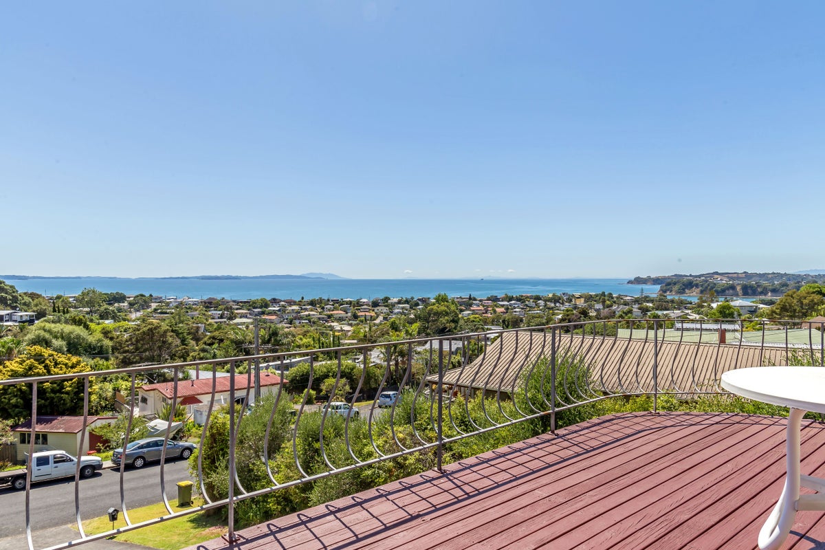 43 Elliston Crescent, Stanmore Bay, Whangaparaoa - Carousel 1