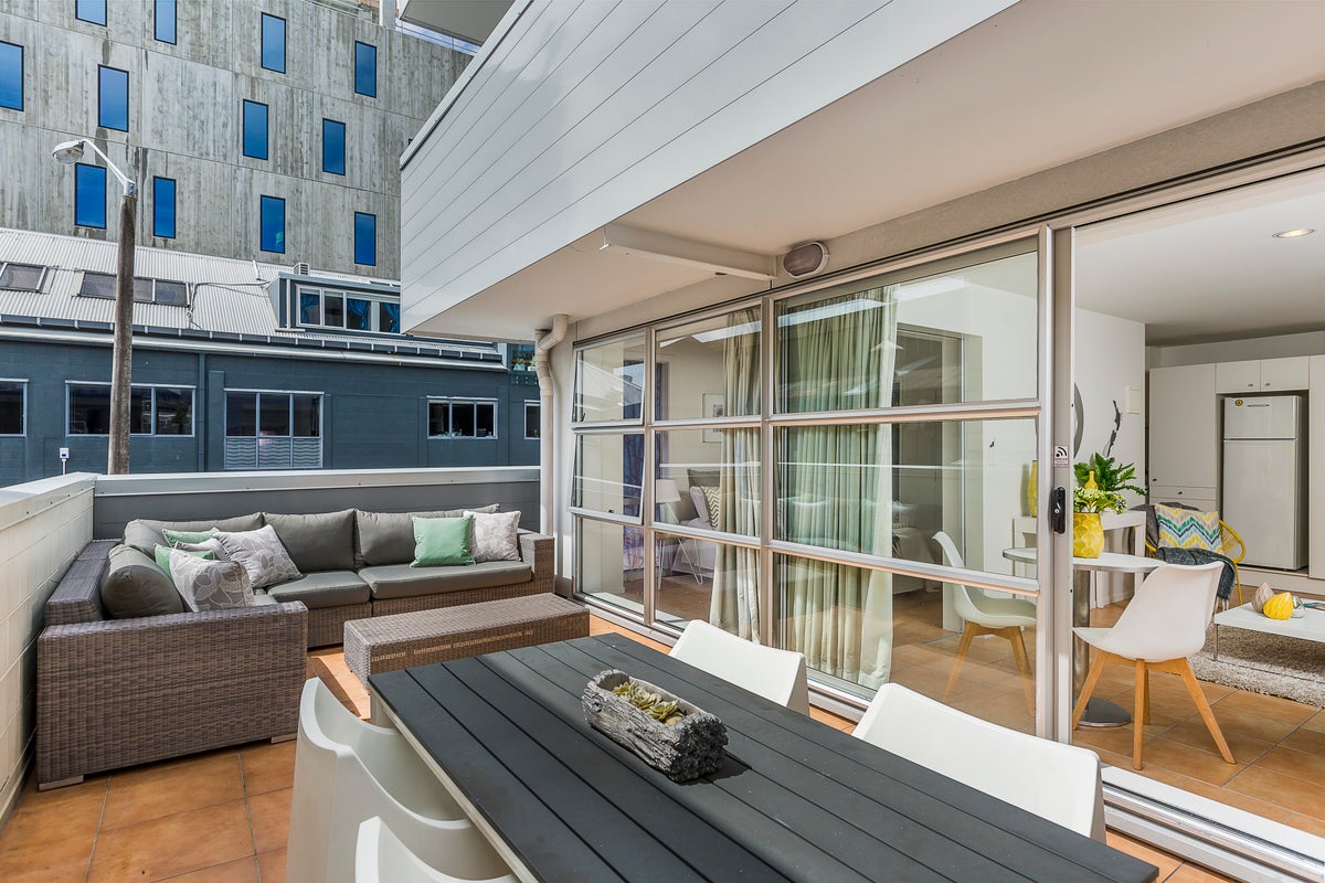 10/8 Clayton Street, Newmarket, Auckland - Carousel 2