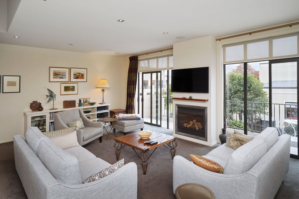 6 Country Club Terrace, Northwood, Christchurch - Carousel 1