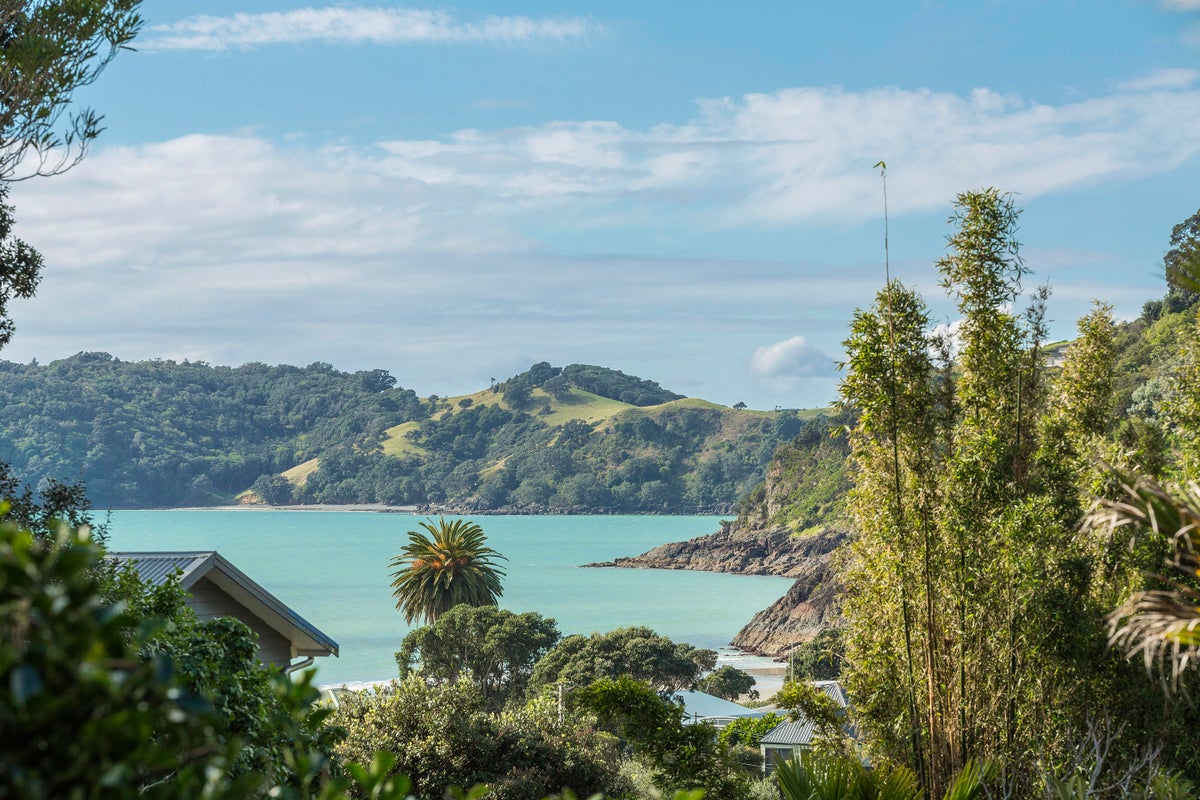 14 Fourth Avenue, Onetangi, Waiheke Island - Carousel 1