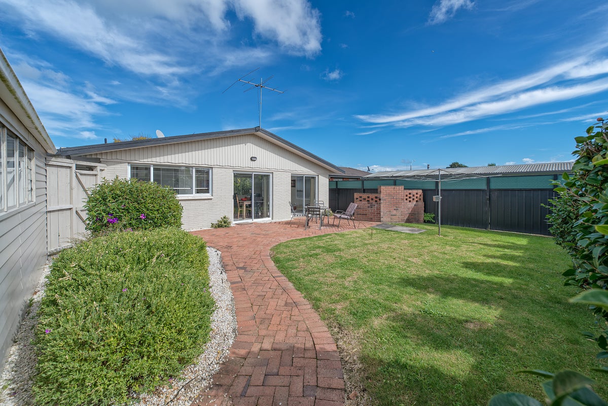 8 Waimahia Avenue, Weymouth, Auckland - Carousel 2