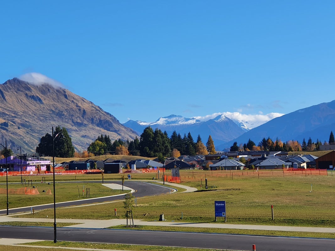 24 Doug Ledgerwood Drive, WANAKA - Carousel 2