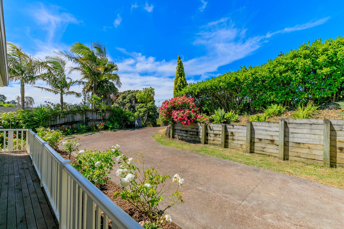 8 Bushglen Court, Browns Bay, Auckland - Carousel 2