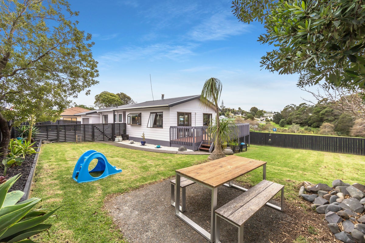 69 Charlotte Street, Stanmore Bay, Whangaparaoa - Carousel 1