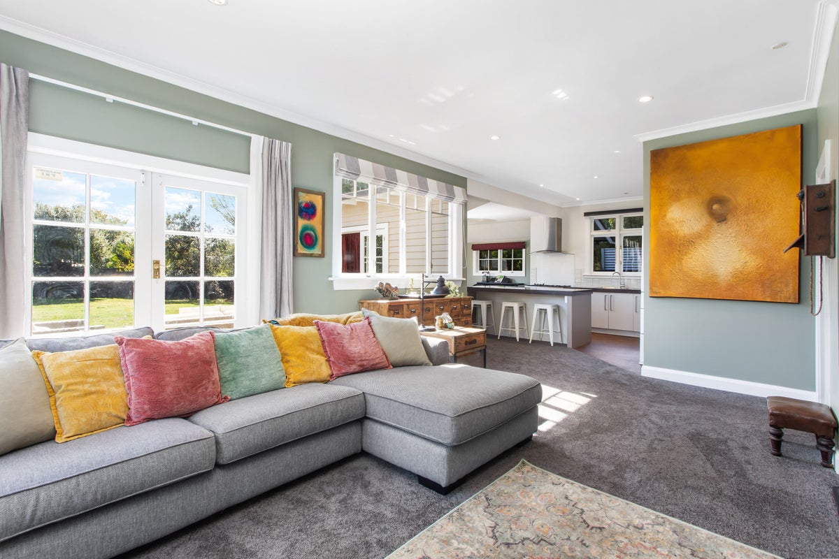 1/18 Barnes Road, Redwood, Christchurch - Carousel 1