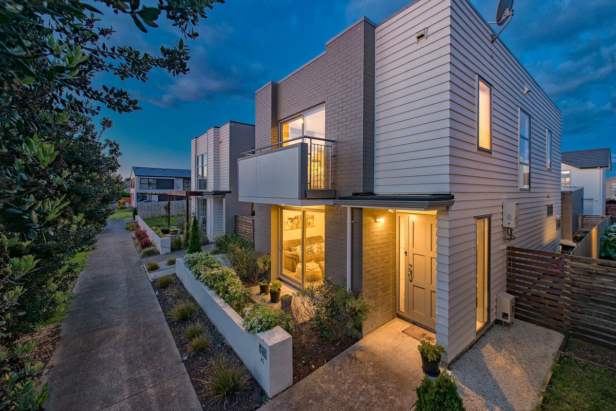 45 Phar Lap Crescent, Takanini, Auckland - Carousel 1