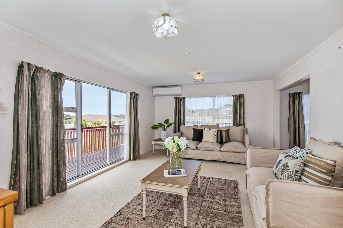 8 Marco Place, Highland Park, Auckland - Carousel 2