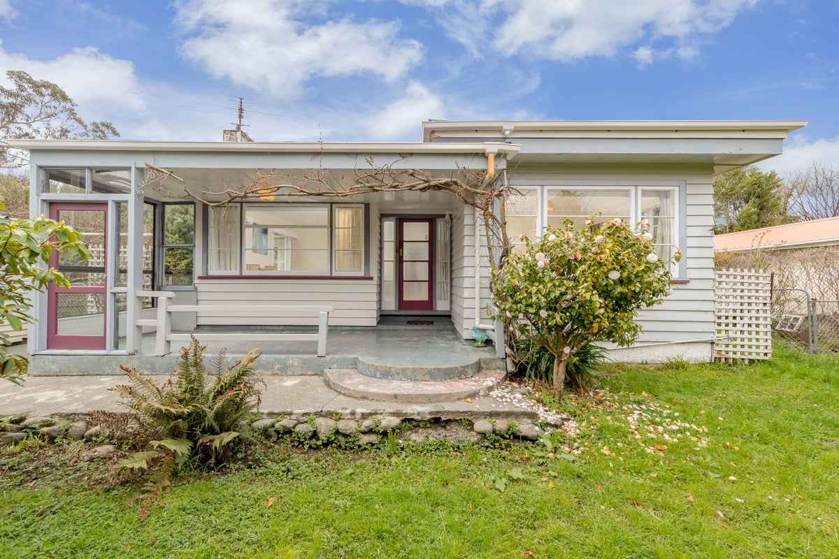 16 Golders Road, Elderslea, Upper Hutt - Carousel 2