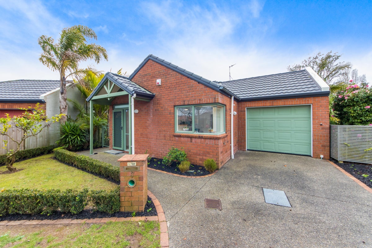 7 Westvale Avenue, Ranui, Auckland - Carousel 1