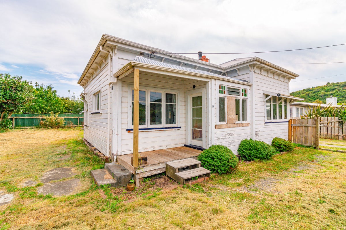 37 Cumbrae Place, Aramoho, Whanganui - Carousel 1