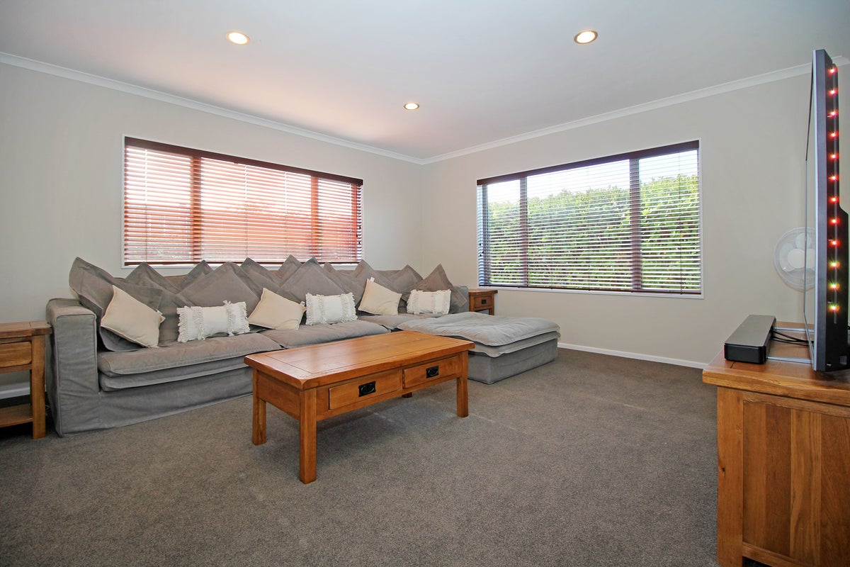 18 Coolaghy Drive, Flat Bush, Auckland - Carousel 2