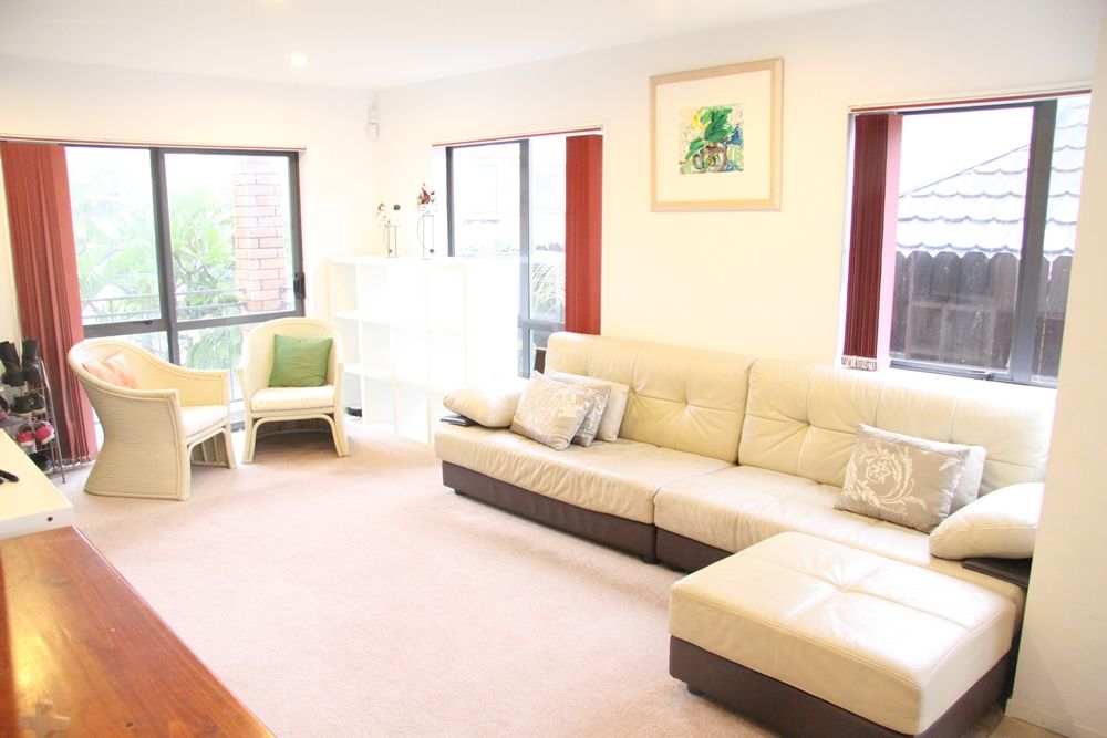 7 Lavender Garden Lane, Oteha, Auckland - Carousel 2