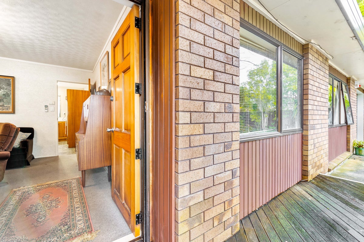 2/3 Kaurilands Road, Titirangi, Auckland - Carousel 2