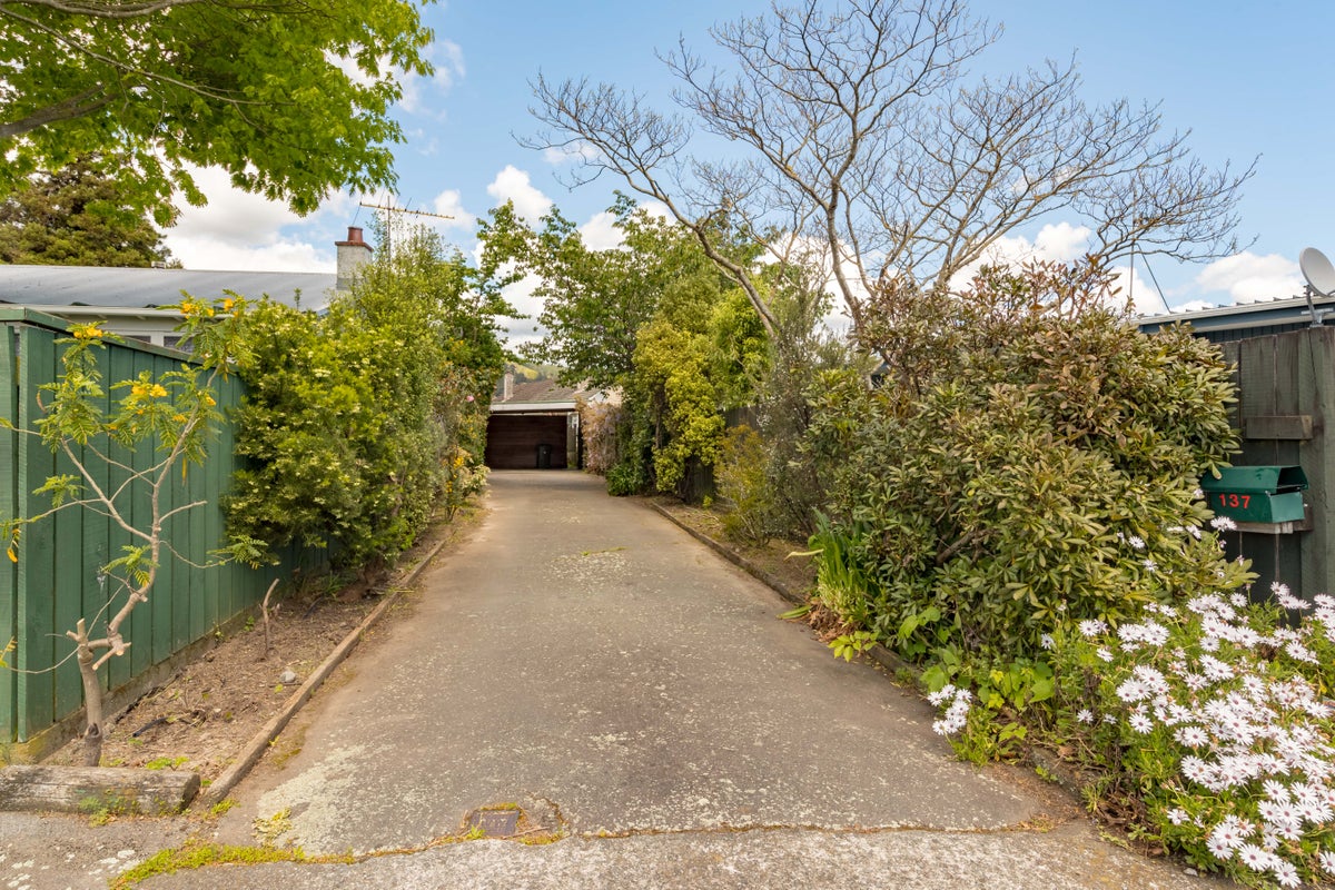 137 MARTIN ST, WALLACEVILLE, UPPER HUTT - Carousel 2