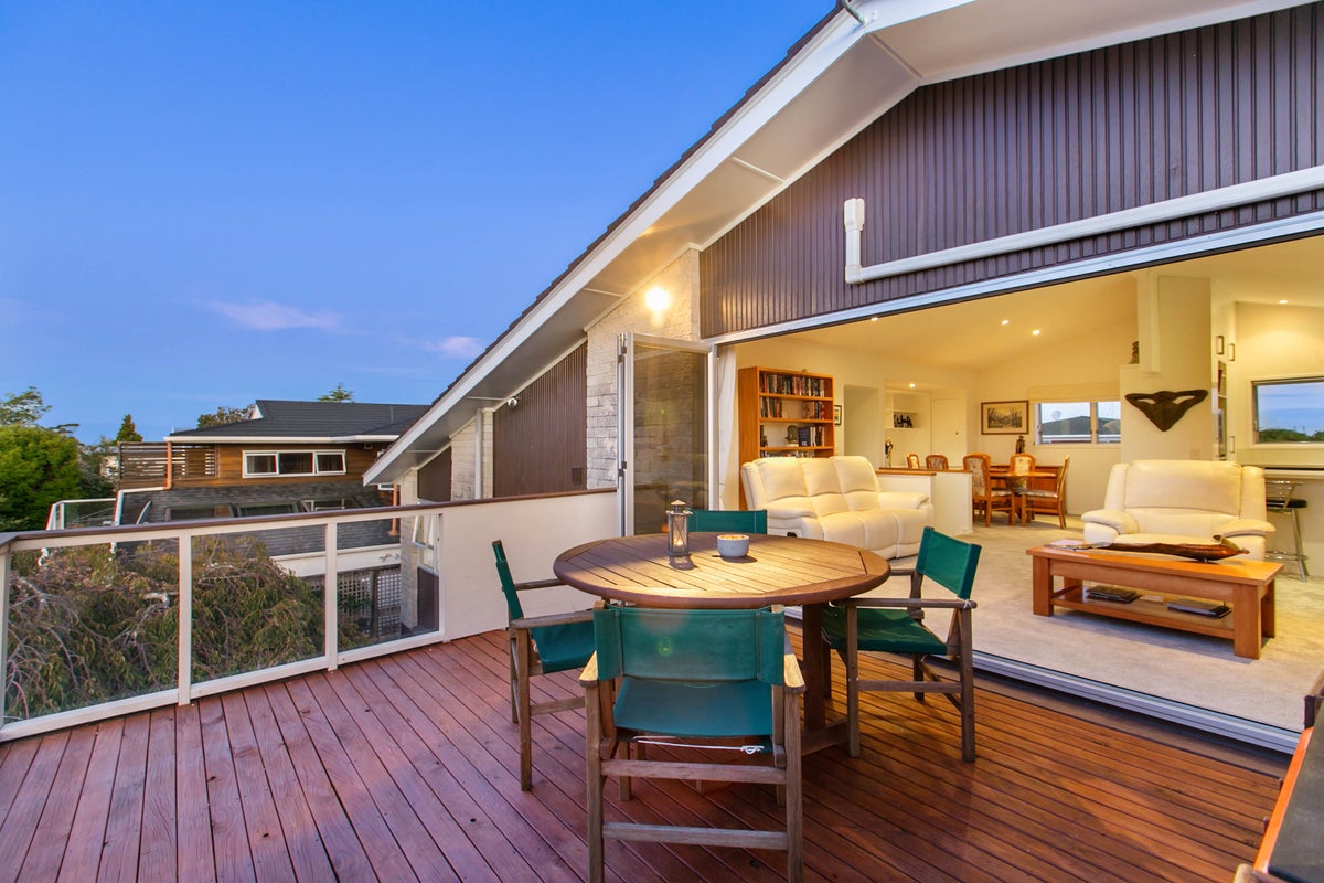 10 McBreen Avenue, Northcote, Auckland - Carousel 1