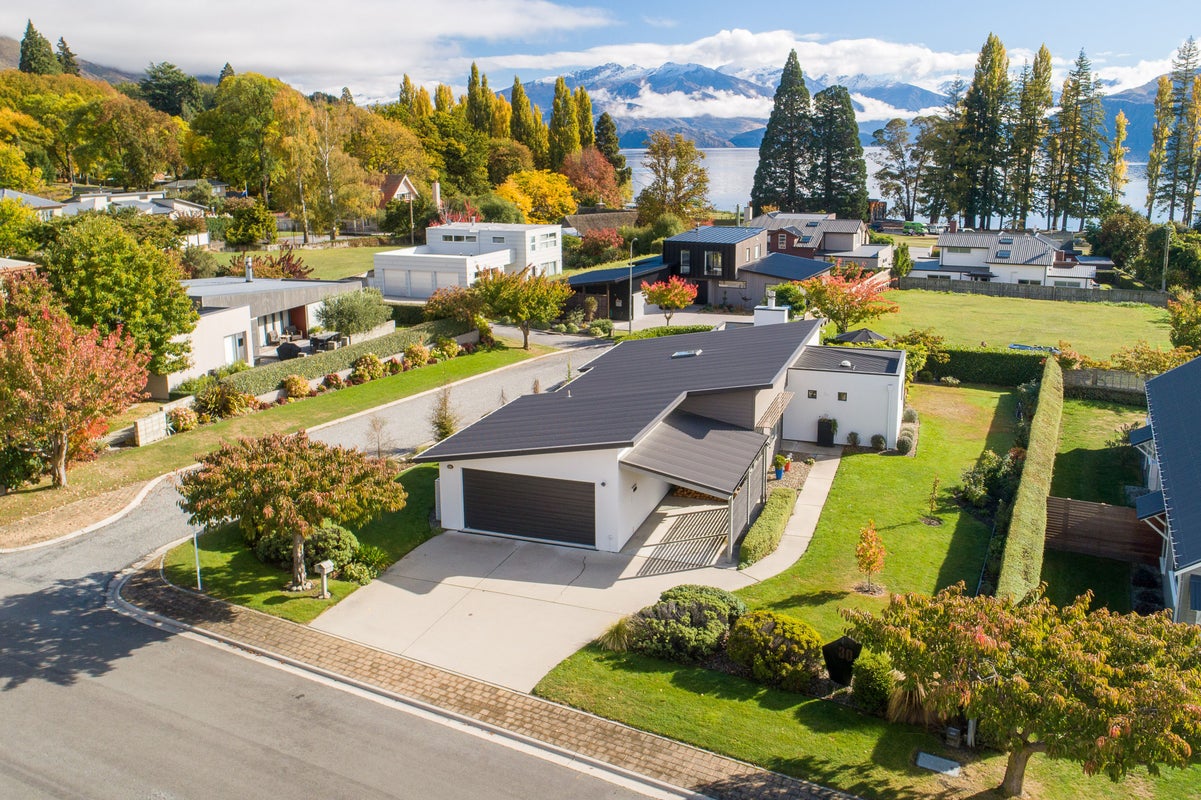 30 Stonebrook Drive, Wanaka - Carousel 1