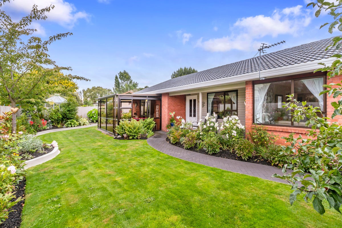 25 Lakewood Drive, Burwood, Christchurch - Carousel 1