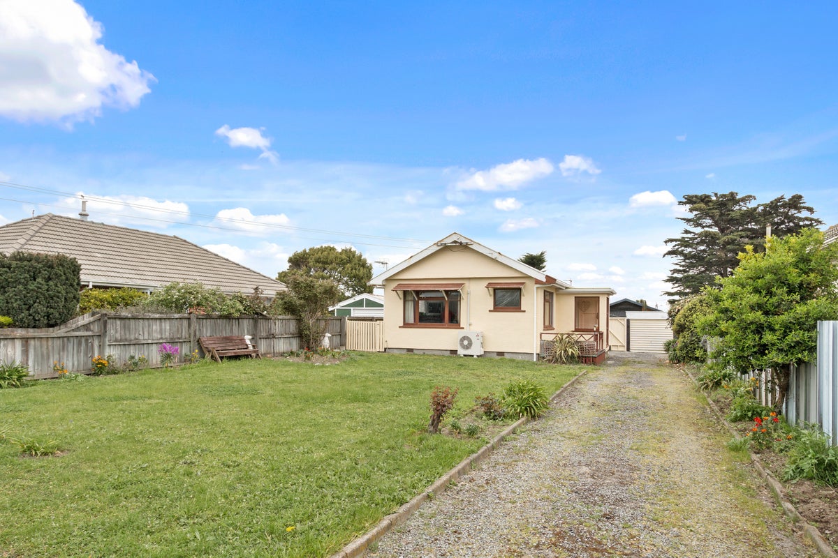 14 Pine Avenue, New Brighton, Christchurch - Carousel 1
