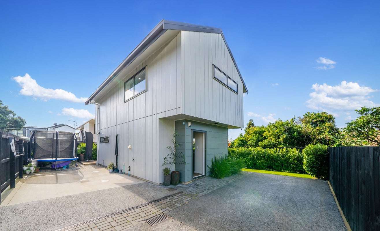 40D Waddell Avenue, Point England, Auckland - Carousel 1