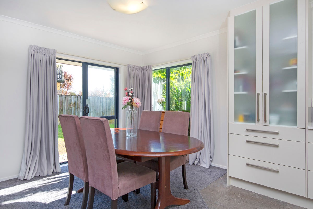 27 Brompton Place, Burswood, Auckland - Carousel 10