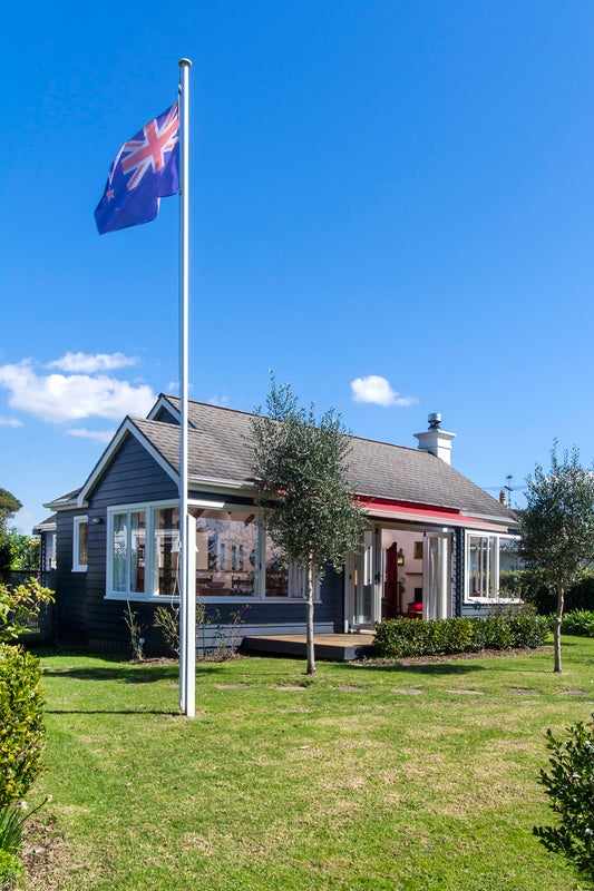 62 Marine Parade, Mellons Bay, Auckland - Carousel 1