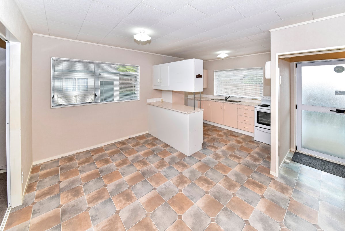 7 Bellville Drive, Clendon Park, Auckland - Carousel 2