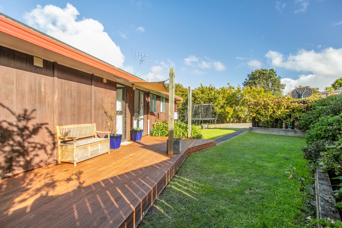 30 Madigan Place, Glendene, Auckland - Carousel 1