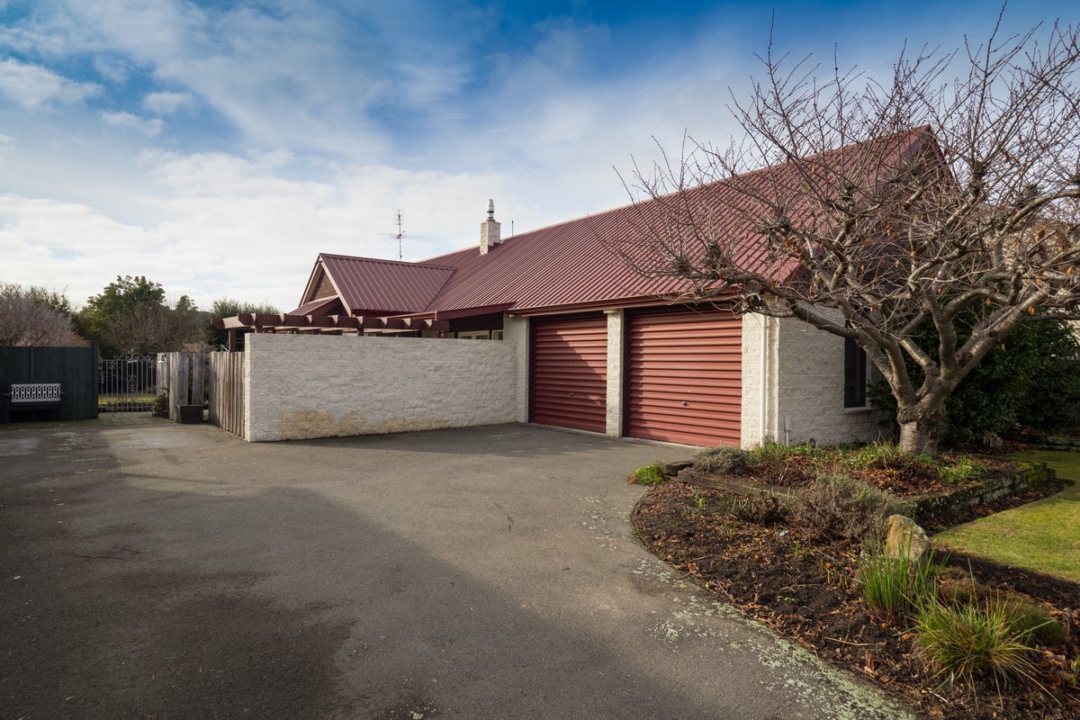 8 Churchill Avenue, Allenton, Ashburton - Carousel 1