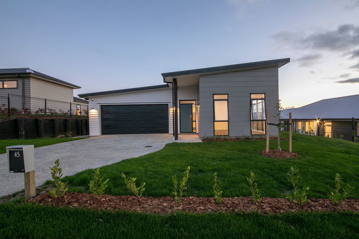 45 Twin Parks Rise, Papakura, Auckland - Carousel 1