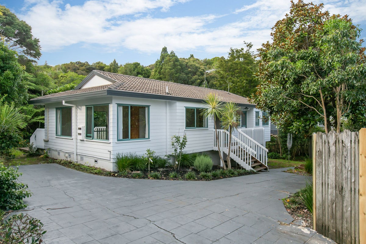 17 Kura Place, Torbay, Auckland - Carousel 1