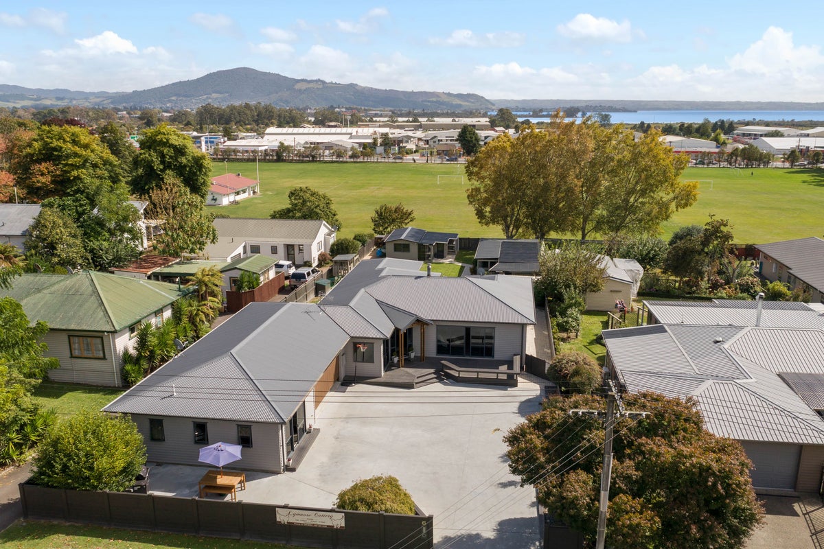 6 Larcy Road, Lynmore, Rotorua - Carousel 2