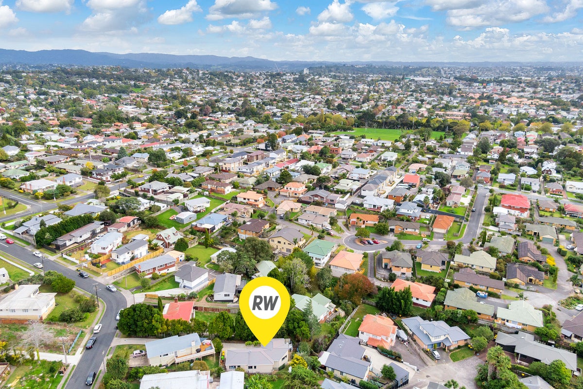 18A Beverly Place, New Lynn, Auckland - Carousel 18