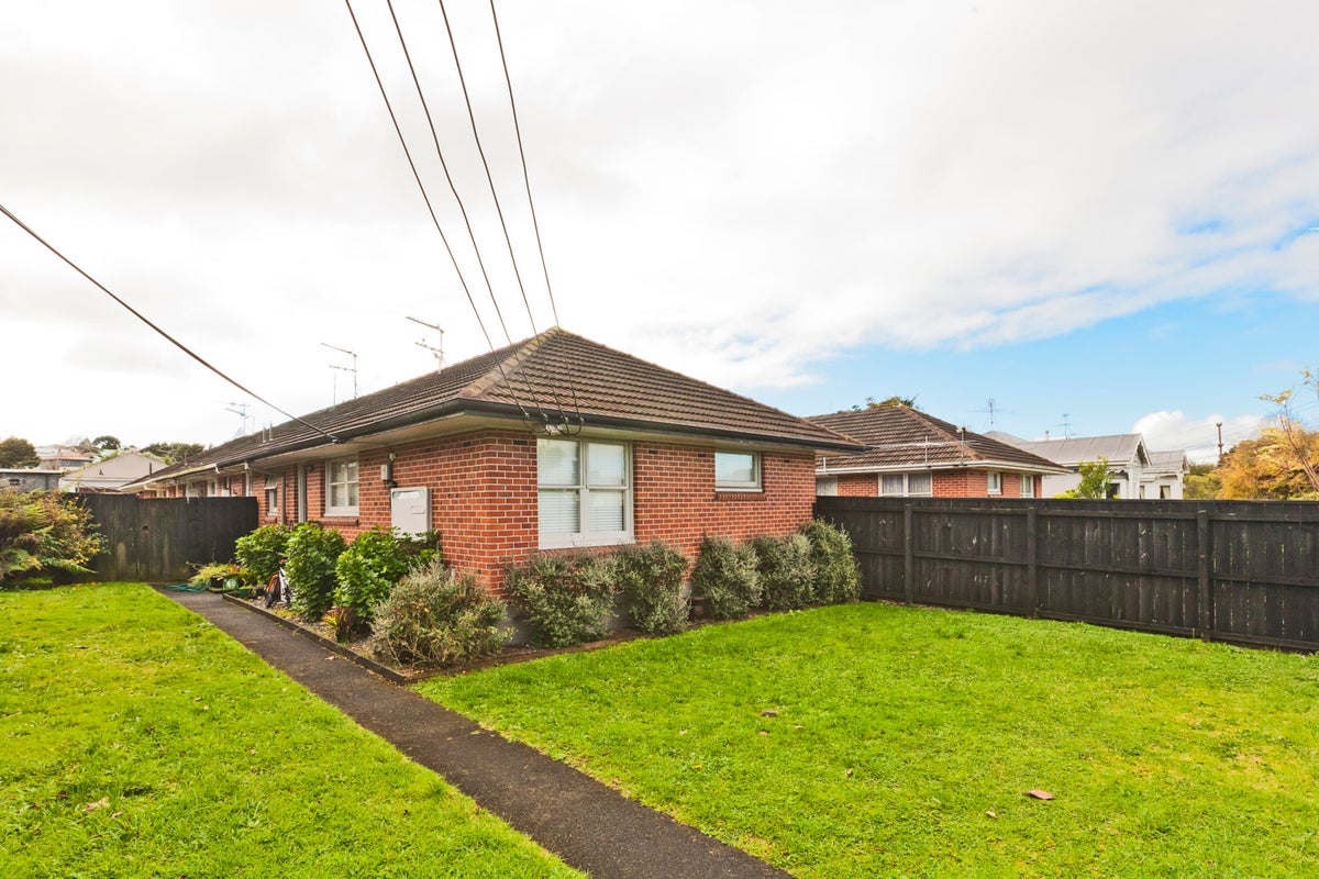 1/96 Mount Smart Road, Onehunga, Auckland - Carousel 1