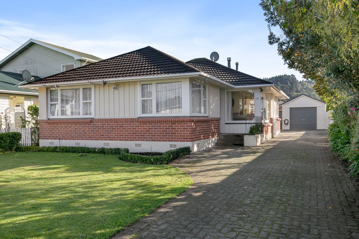 121 Taita Drive, Avalon, Lower Hutt - Carousel 1