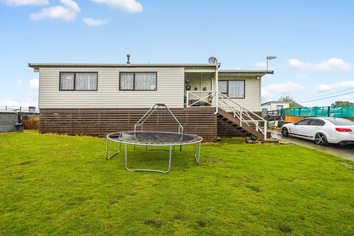 14 Edward Avenue, Pukemiro - Carousel 1